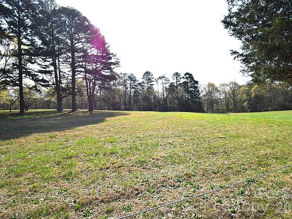 4th image of 2 Upper Spencer Mountain Rd