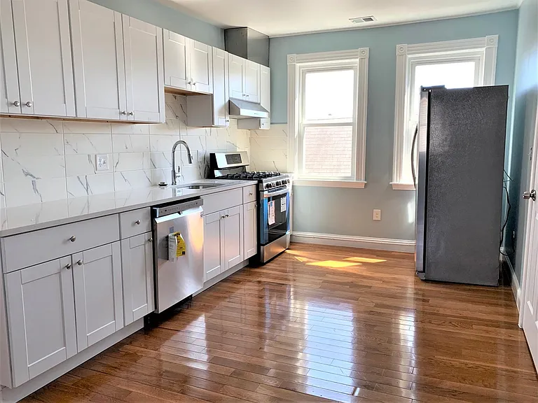 21 Oakland St #3 — Photo 2