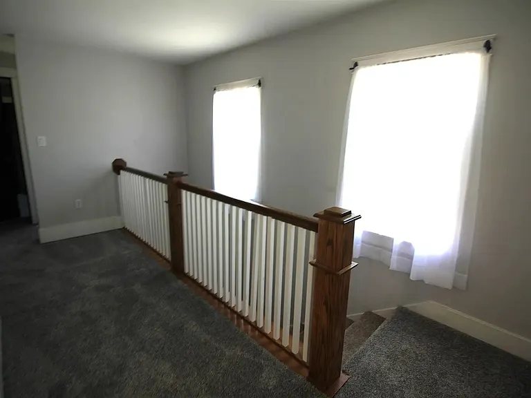 212 S Madison St — Photo 4