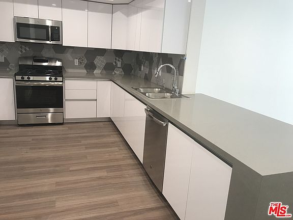 4th image of 1265 Barry Ave