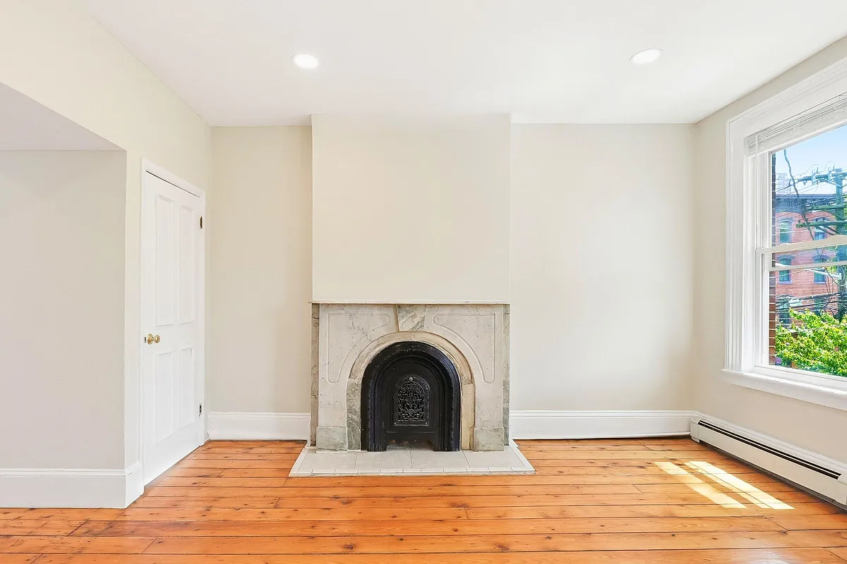 Building Photo - 244 1st St #2