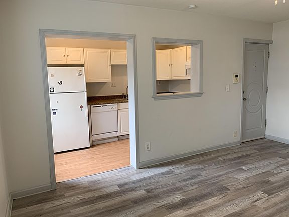 5th image of 3401 Central St #101