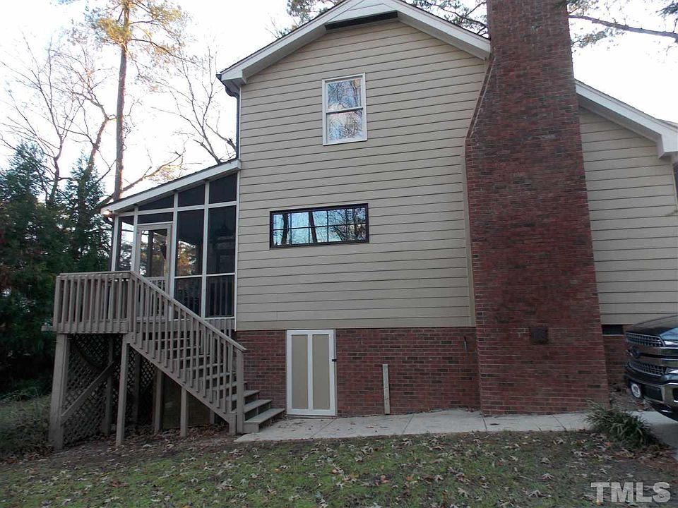 2nd image of 105 Oxford Cir