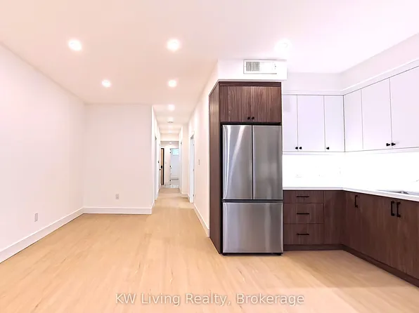 712 Eglinton Ave E #101, Toronto, ON M4G 2K7