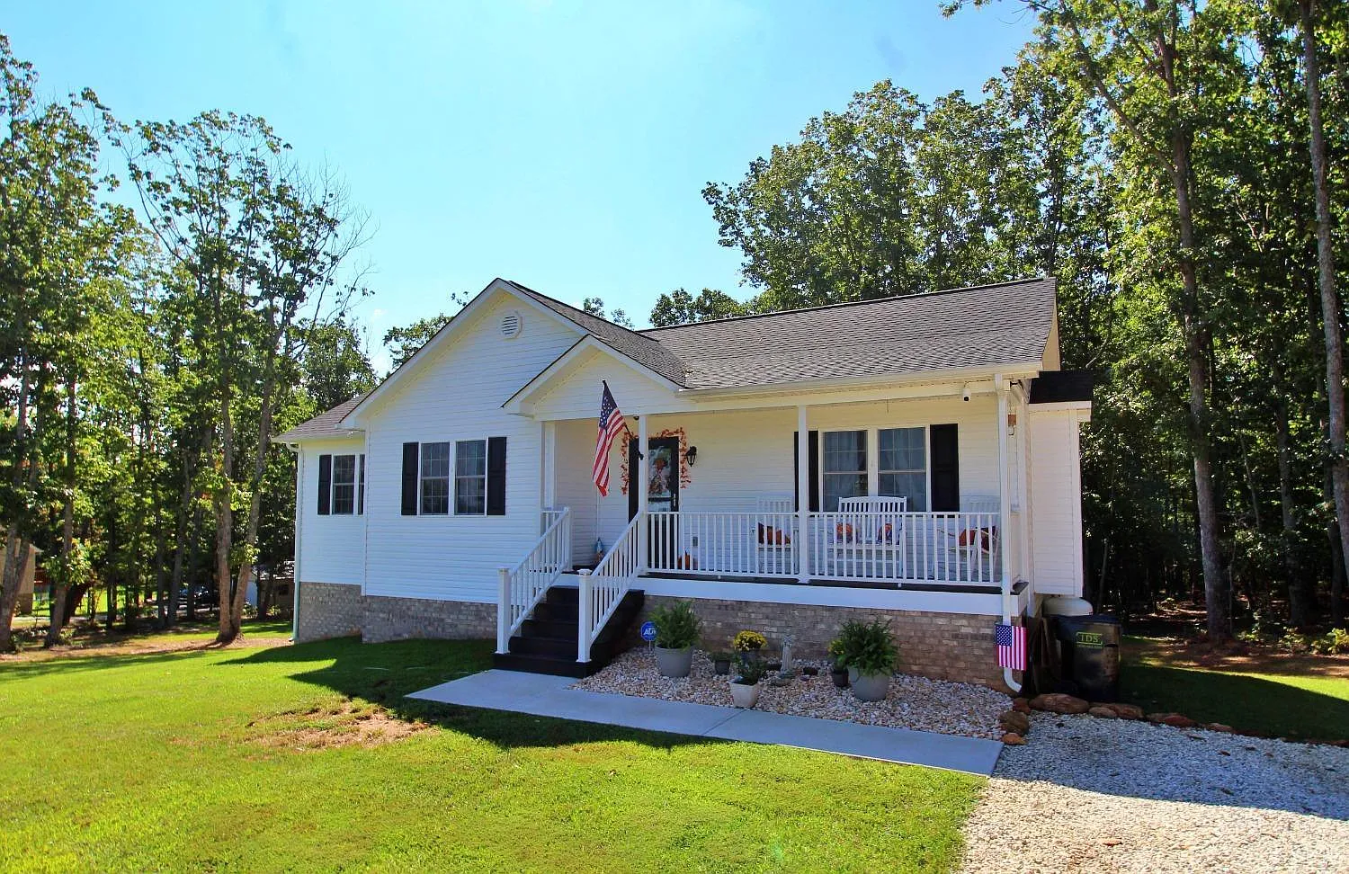 804 Skyline Rd photo 1