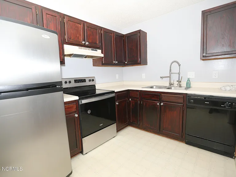 621 S Hampton Dr — Photo 7