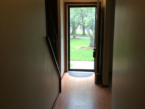 2nd image of 128 Stornoway Dr E