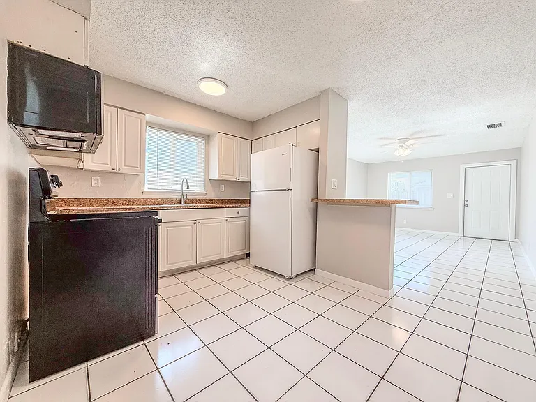 1025 NE 17th Ave #1 — Photo 5
