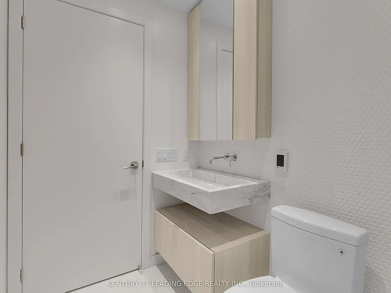11 Yorkville Ave #3906 — Photo 26