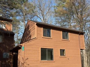 408 Tudor Ct, Bushkill, PA 18324