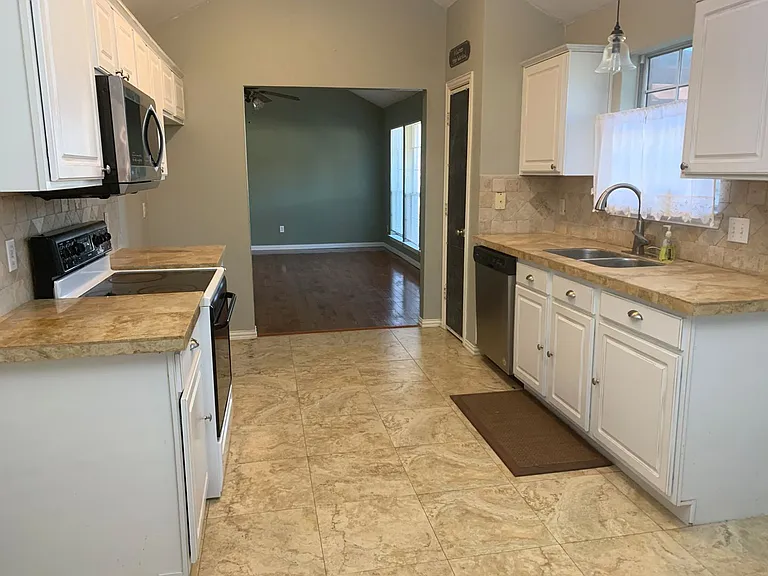 2705 Jennie Wells Dr — Photo 3