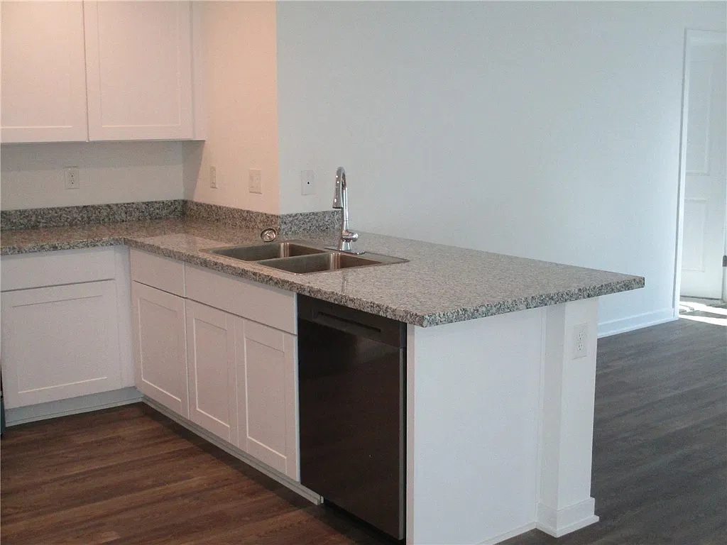 3 bed, 2.0 bath, 1470 sqft, $1,650 — Photo 4
