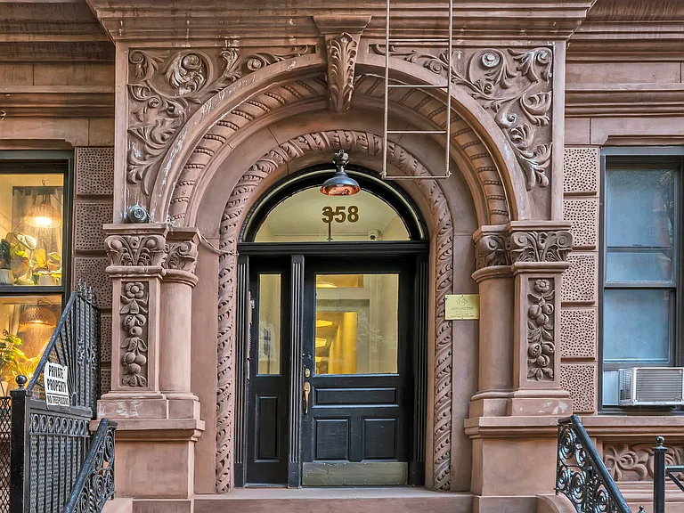 358 W 45th St #4C — Photo 8