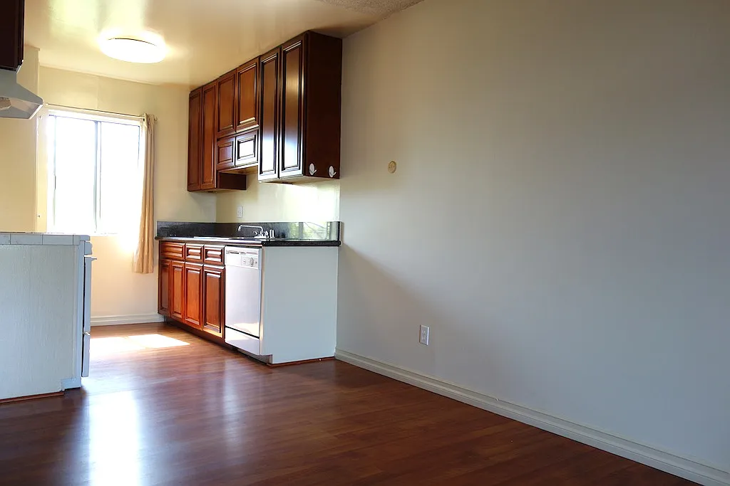 2 bed, 1100 sqft, $2,995 — Photo 4