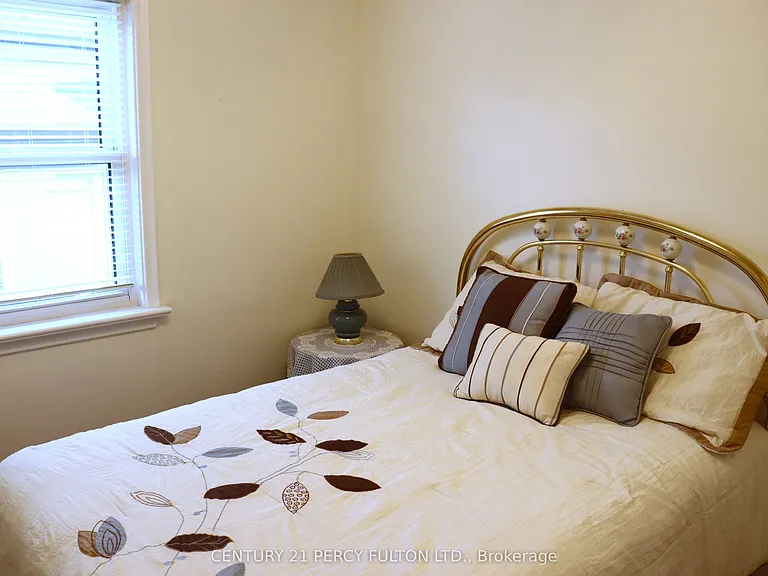 110 Gilroy Dr — Photo 9