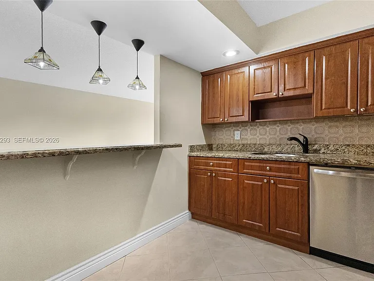 200 Leslie Dr #902 — Photo 11