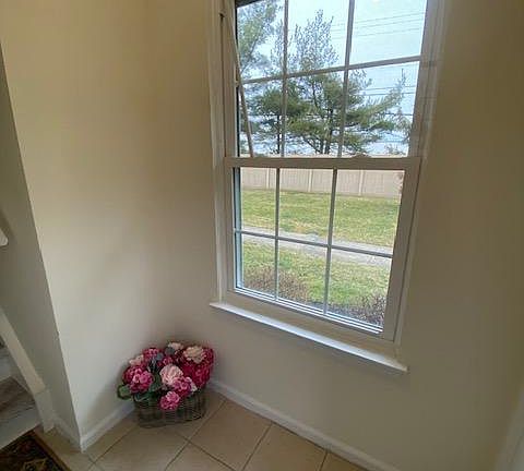 5th image of 704 Briarwood Ct