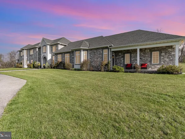 890 Hobart Rd, Hanover, PA 17331