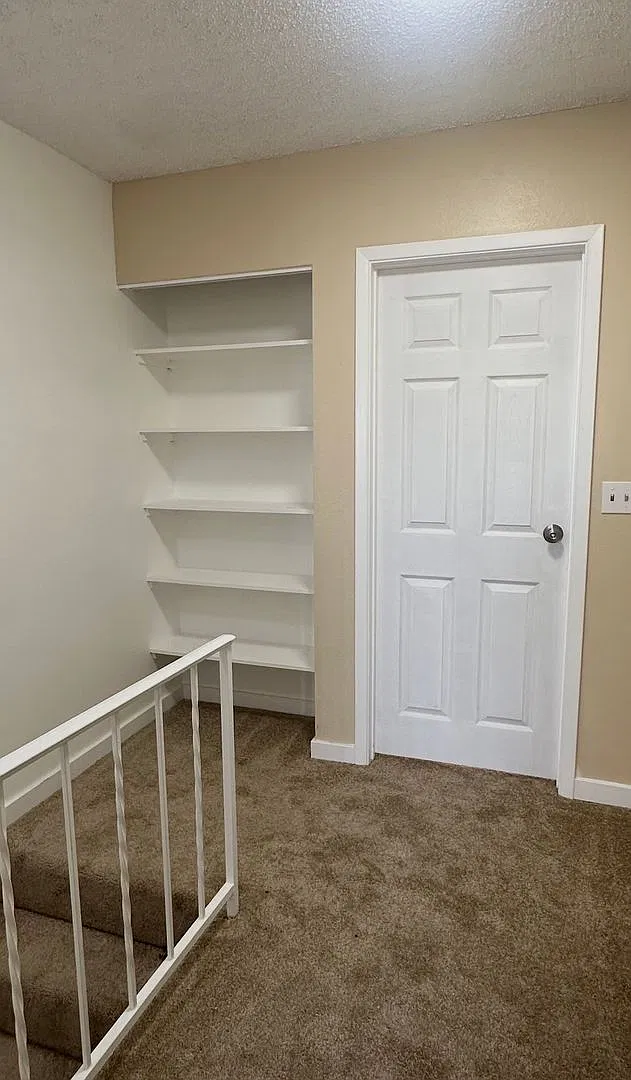 2 Bedrooms 1.5 Bathroom Townhouse Available For Rent Jones And Vegas Dr — Photo 3