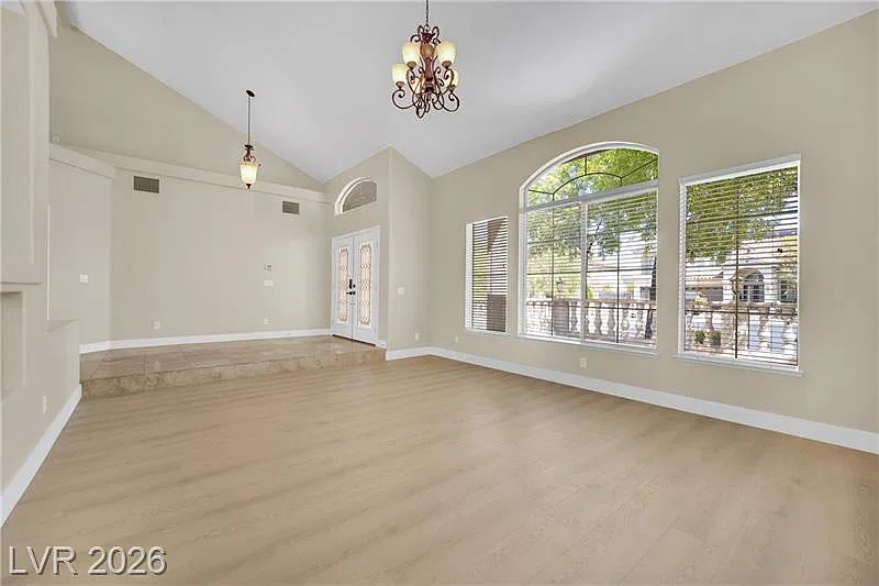 5 bed, 3.5 bath, 5440 sqft, $4,910 — Photo 3
