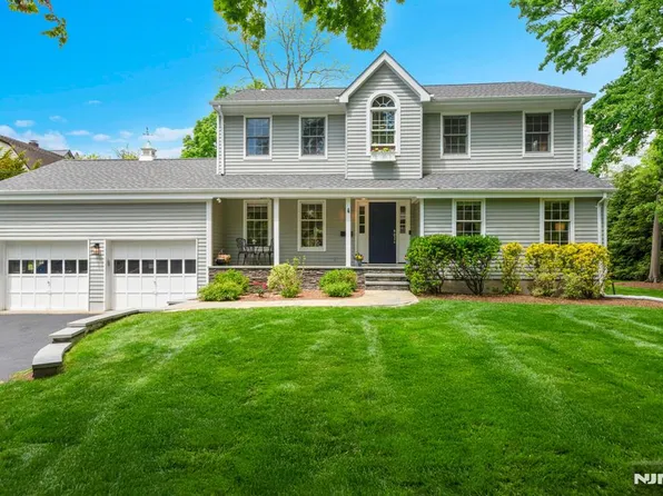 10 Carolina Pl, Ridgewood, NJ 07450