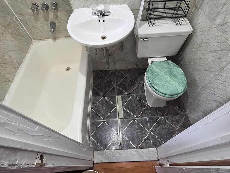 745 Park Ave #1B — Photo 9