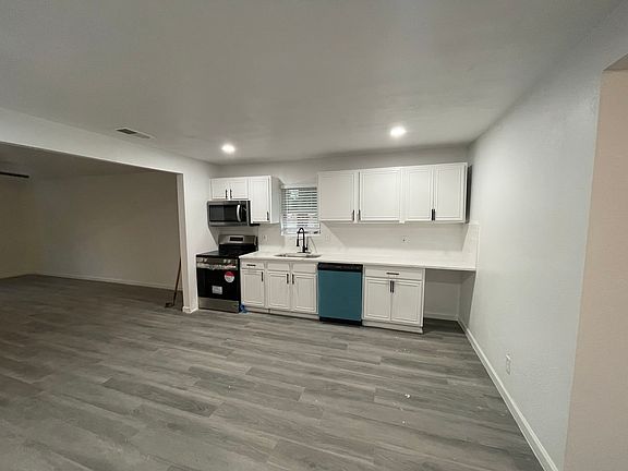 2nd image of 1712 S Hyde Park Ave