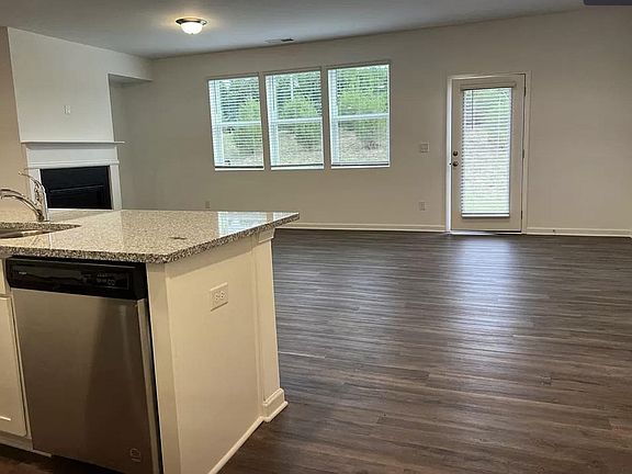 3rd image of 6050 Sanford Pl