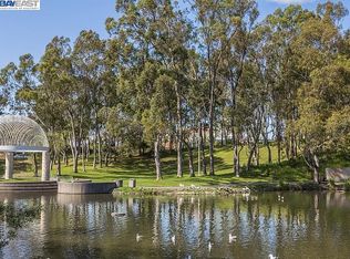 211 Sparrow Dr, Hercules, CA 94547