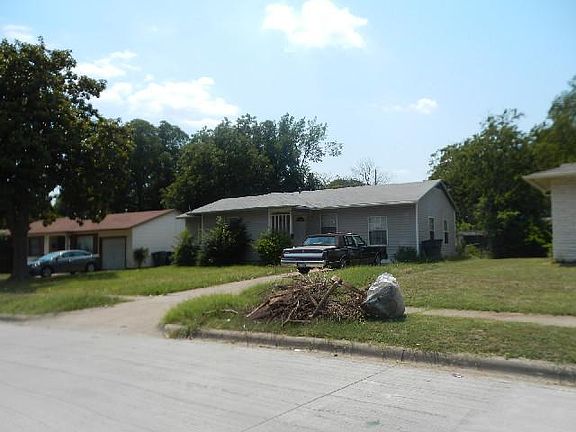2nd image of 12037 Hoblitzelle Dr