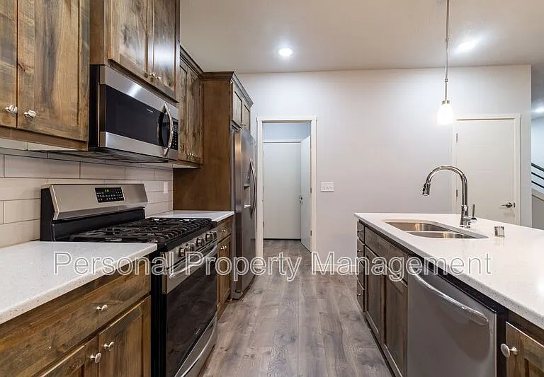 3544 NE 61st Way — Photo 4