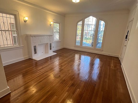 3rd image of 336 N Orange Grove Ave #2