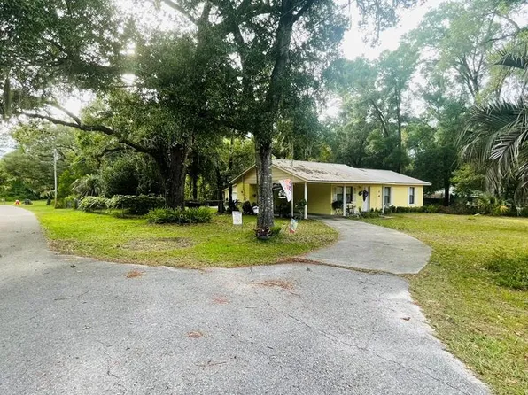 437 N Court St, Bronson, FL 32621