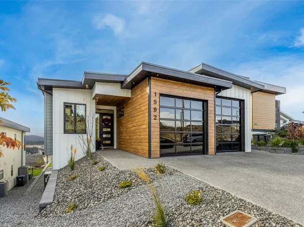 1592 Carnegie St, Kelowna, BC V1P 1V2