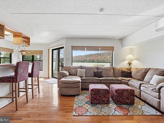 4th image of 45 Midlake Dr #101G