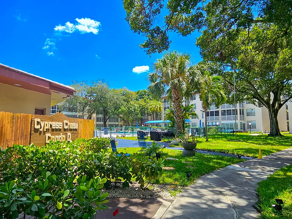 2650 NW 49th Ave #318