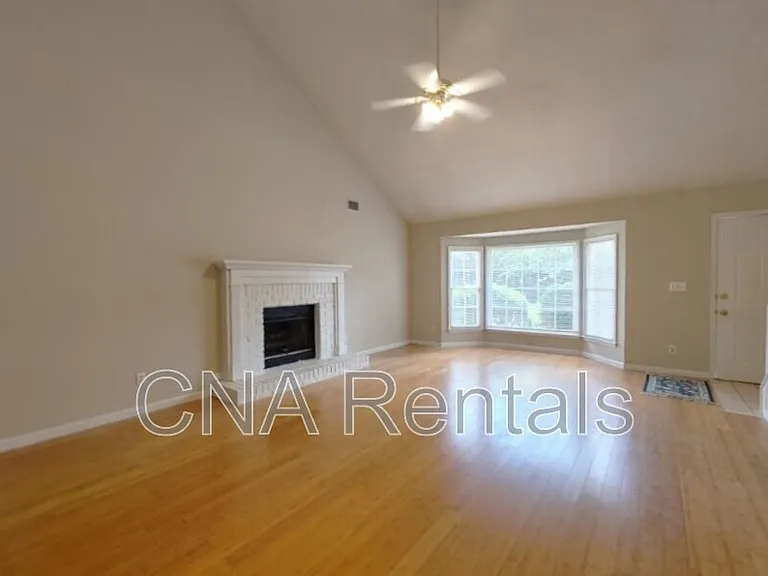 4635 Hampton Square Dr — Photo 4