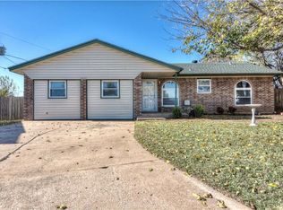 2217 Sunset Dr, Moore, OK 73160