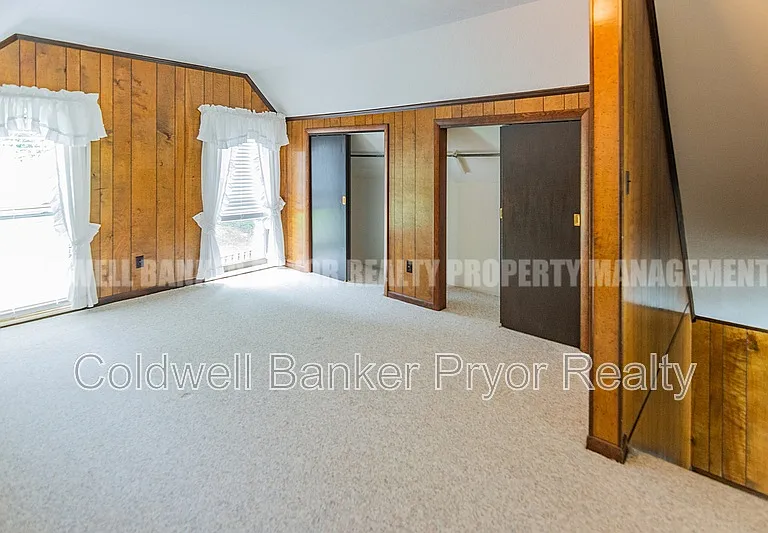 165 Lakeshore Ct — Photo 38
