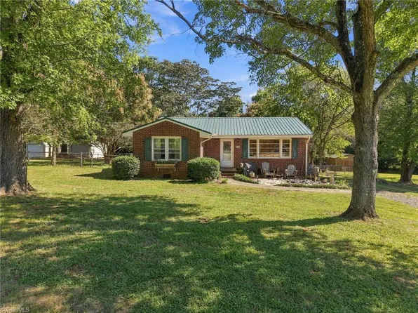 1616 Riverside Dr, Hillsborough, NC 27278