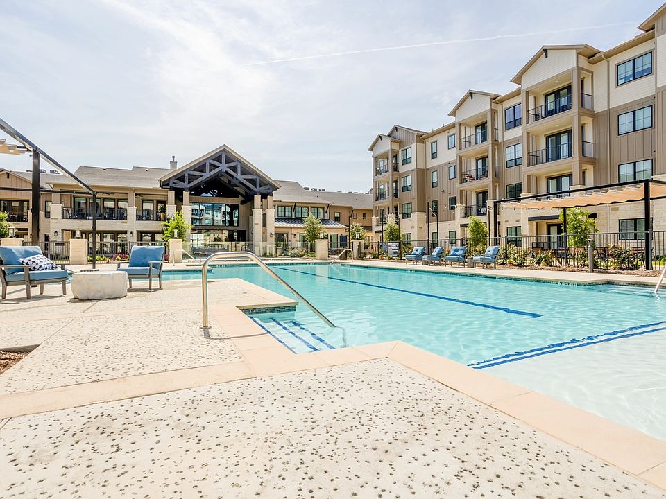 Cadence Creek Towne Lake - Resort Style Courtyard & Pool - 4 (1)