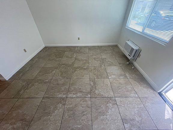 5th image of 1339 W Stoneridge Ct APT 2