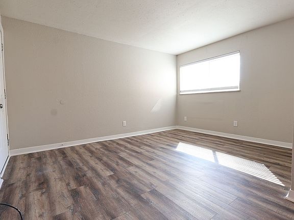 4th image of 3021 Pestalozzi St #104