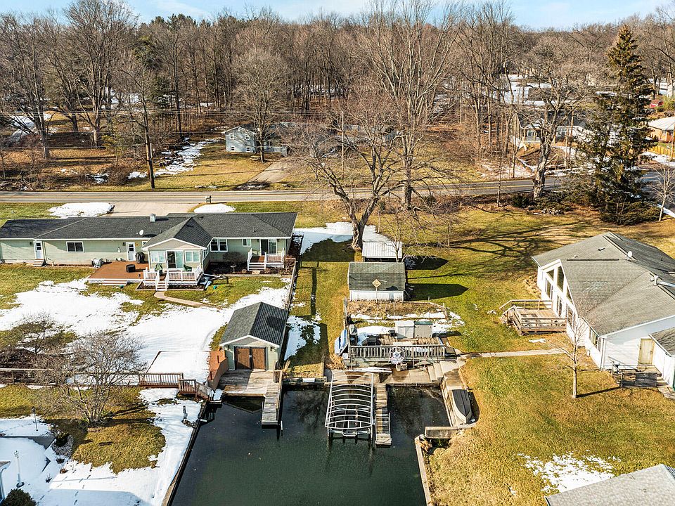 24346 N Shore Dr, Edwardsburg, MI 49112 Zillow