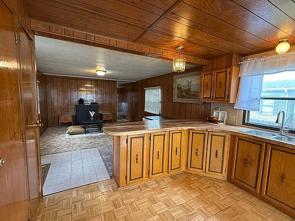 3rd image of 608 Tanglewood Rd