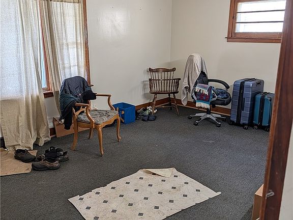 3rd image of 119 Fay St