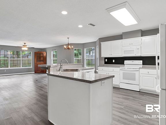 2nd image of 118 Richmond Rd