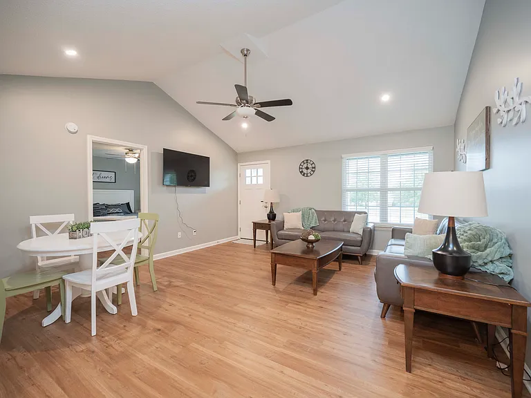 202 Caribou Trl — Photo 6