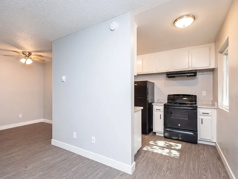 Tuscana Court Apartments — Photo 26