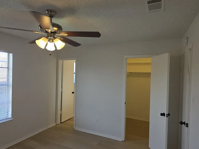 235 Vista Way — Photo 14